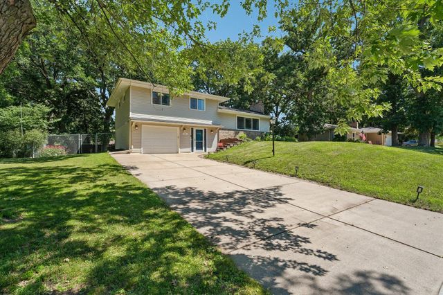 7132 Courtly Road, Woodbury, MN 55125
