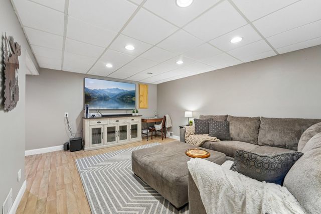 7132 Courtly Road, Woodbury, MN 55125