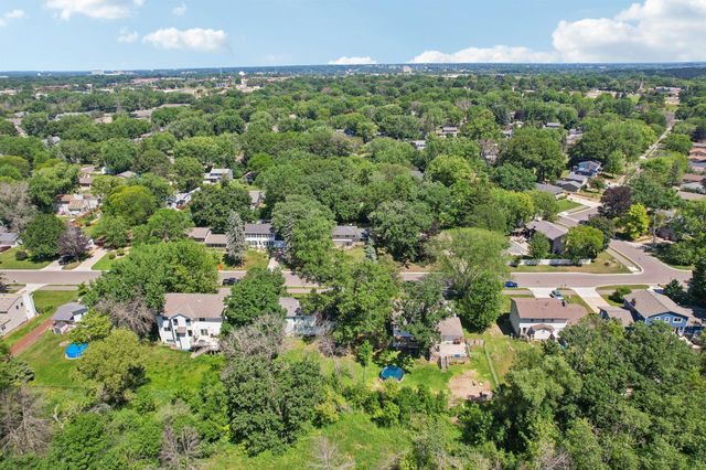7132 Courtly Road, Woodbury, MN 55125