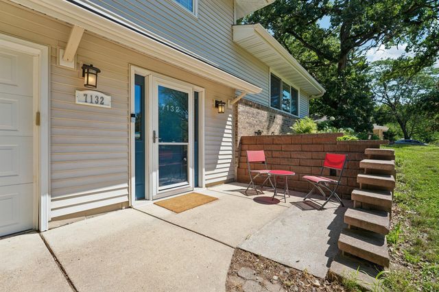7132 Courtly Road, Woodbury, MN 55125