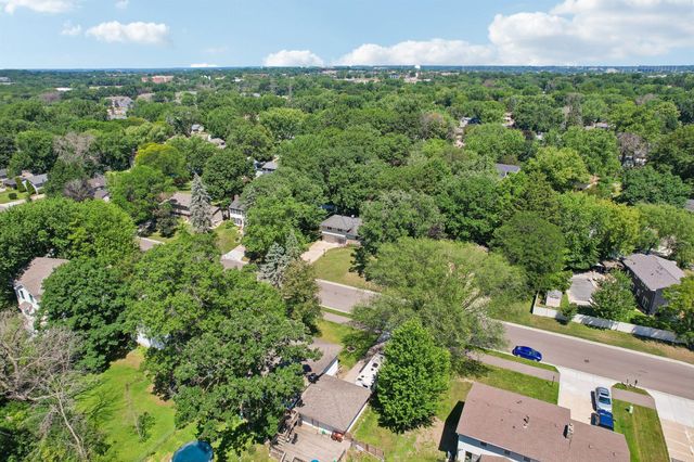 7132 Courtly Road, Woodbury, MN 55125