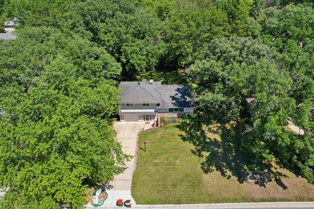 7132 Courtly Road, Woodbury, MN 55125