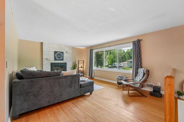 7132 Courtly Road, Woodbury, MN 55125