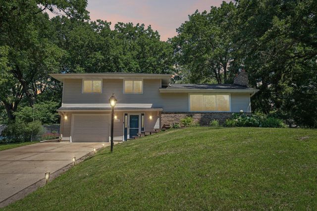 7132 Courtly Road, Woodbury, MN 55125