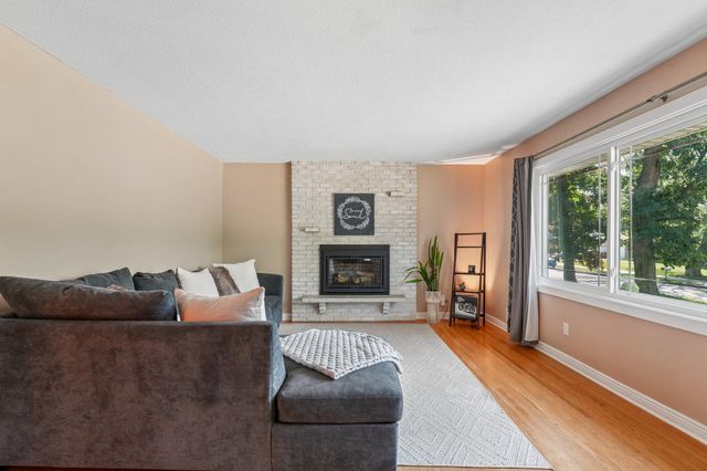 7132 Courtly Road, Woodbury, MN 55125