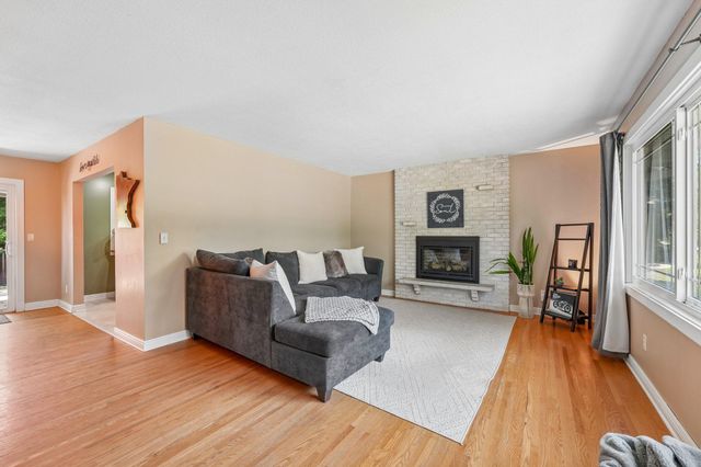7132 Courtly Road, Woodbury, MN 55125