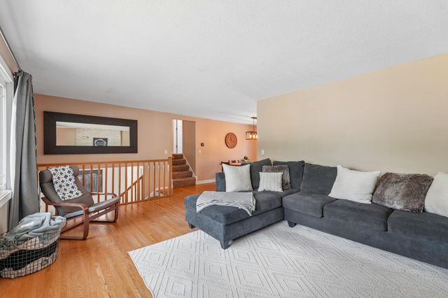 7132 Courtly Road, Woodbury, MN 55125