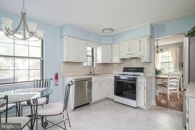 16 SCENIC VIEW DR, Sicklerville, NJ 08081