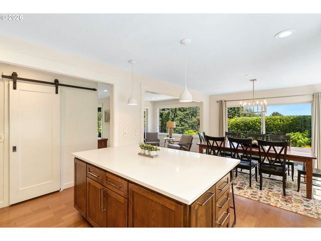 1121 DEVON Ln, Lake Oswego, OR 97034