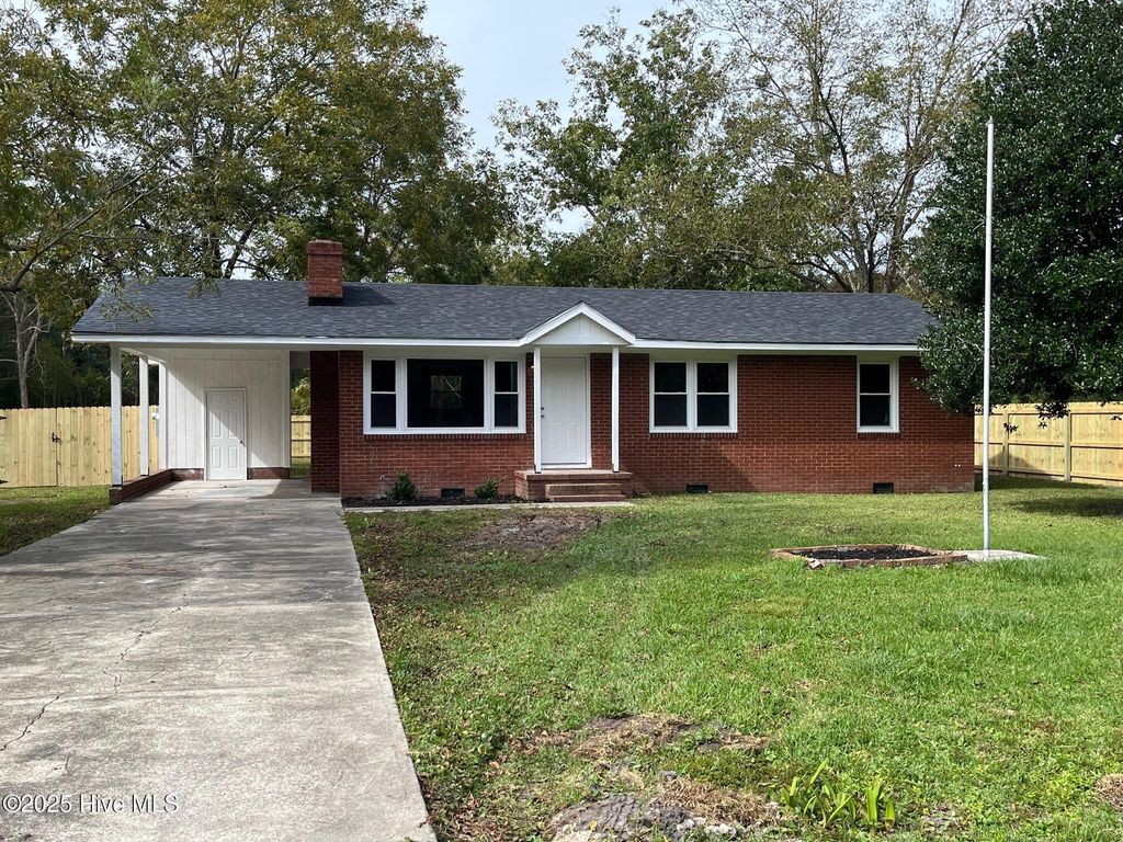 175 Kellumtown Road, Hubert, NC 28539