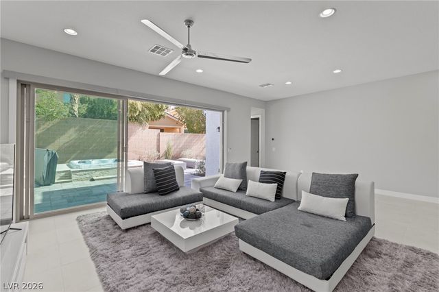 8990 Golden Crow Avenue, Las Vegas, NV 89148