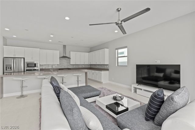 8990 Golden Crow Avenue, Las Vegas, NV 89148