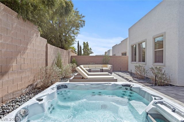 8990 Golden Crow Avenue, Las Vegas, NV 89148