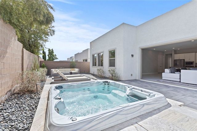 8990 Golden Crow Avenue, Las Vegas, NV 89148