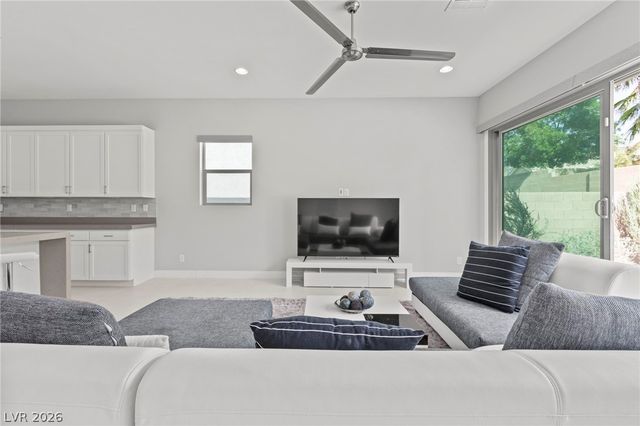 8990 Golden Crow Avenue, Las Vegas, NV 89148