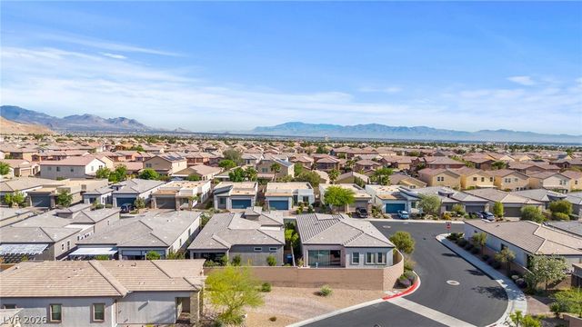 8990 Golden Crow Avenue, Las Vegas, NV 89148