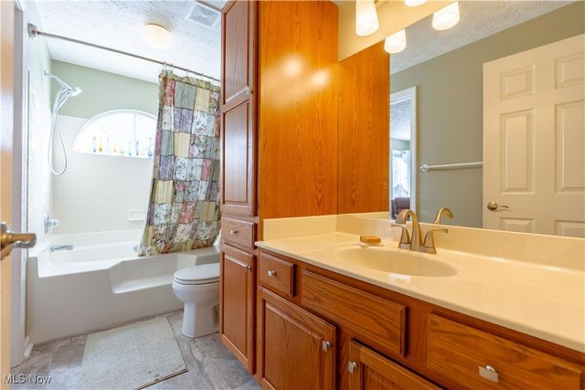 1617 NE Southpointe Circle NE, Canton, OH 44714