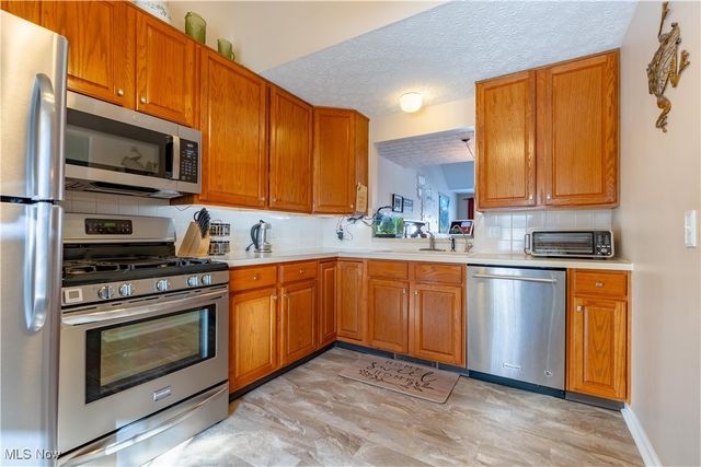 1617 NE Southpointe Circle NE, Canton, OH 44714