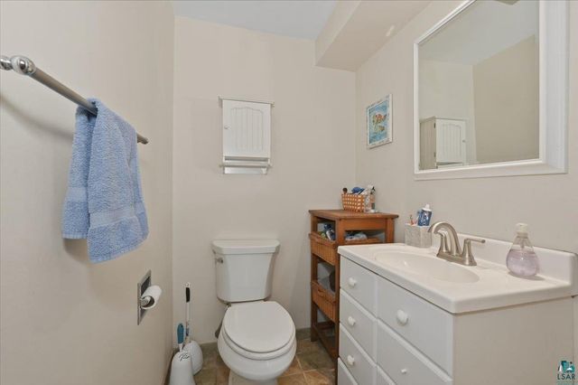 11c Hayes Ct, Superior, WI 54880