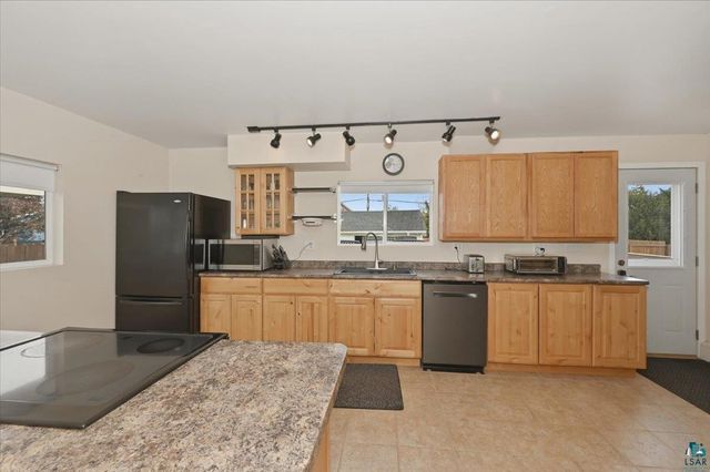 11c Hayes Ct, Superior, WI 54880