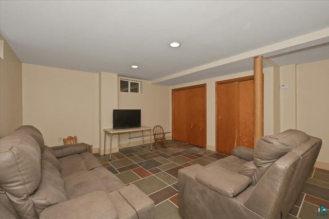 11c Hayes Ct, Superior, WI 54880