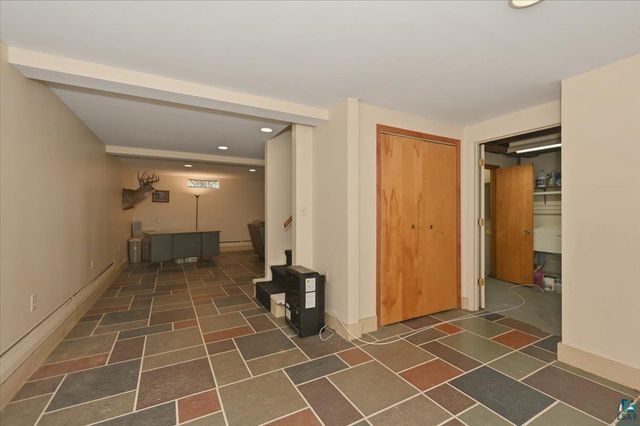 11c Hayes Ct, Superior, WI 54880
