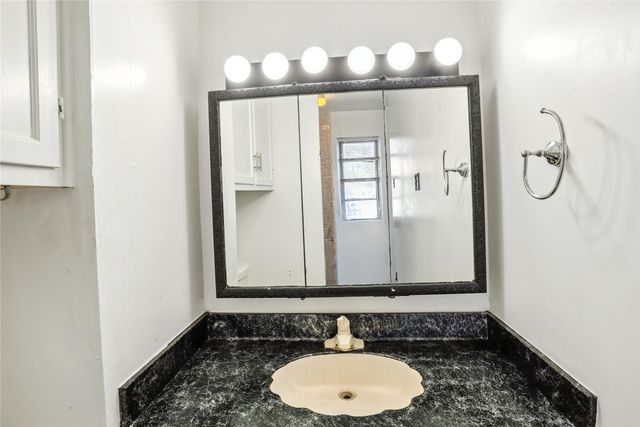 1719 E Grauwyler Road 103, Irving, TX 75061