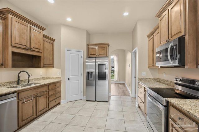 6096 Winchester Cir, Milton, FL 32570