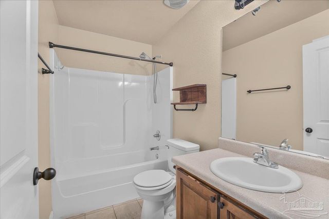 6096 Winchester Cir, Milton, FL 32570