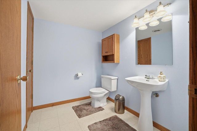 29214 Manor DRIVE, Waterford, WI 53185