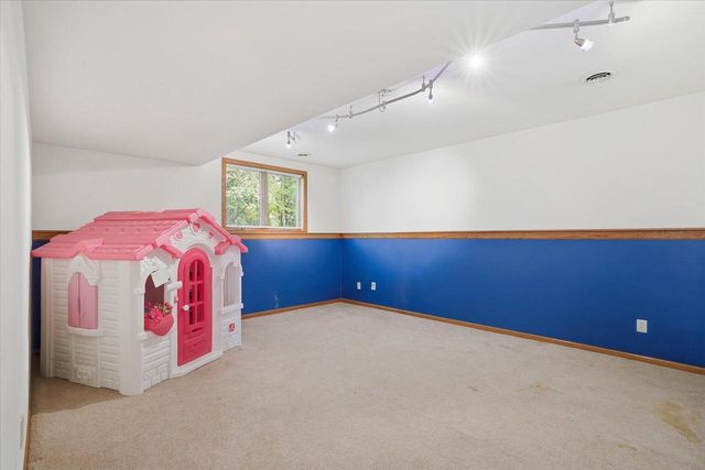 29214 Manor DRIVE, Waterford, WI 53185