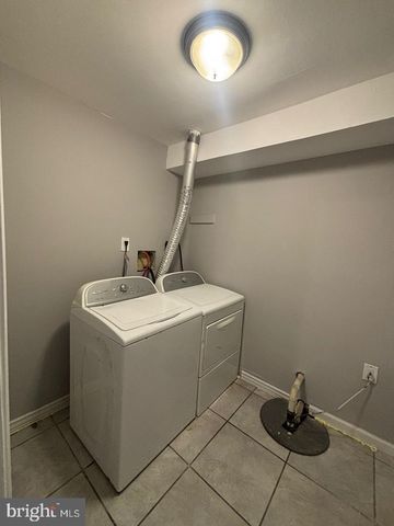 906 N FULTON AVE, Baltimore, MD 21217