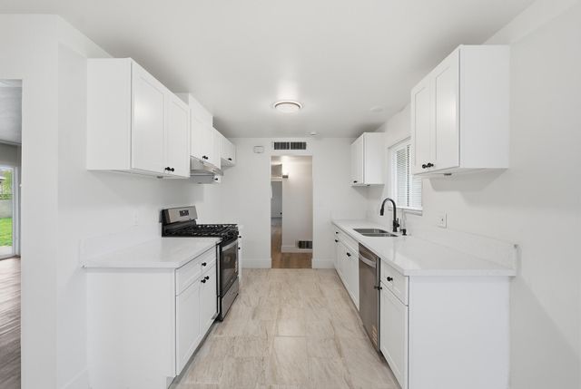 2746 N Cedar Avenue, Fresno, CA 93703