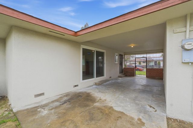 2746 N Cedar Avenue, Fresno, CA 93703