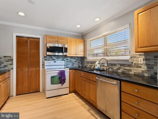 10 HANOVER ROAD, Marlton, NJ 08053