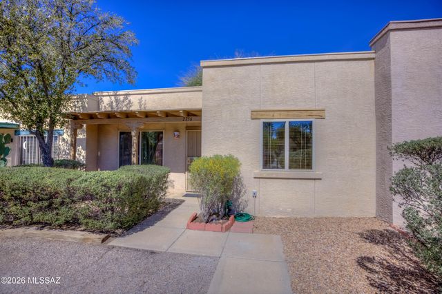 2756 S Oakenshield Way, Tucson, AZ 85730