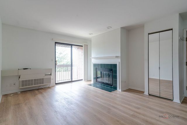 880 N Lakeside Drive 3A, Vernon Hills, IL 60061