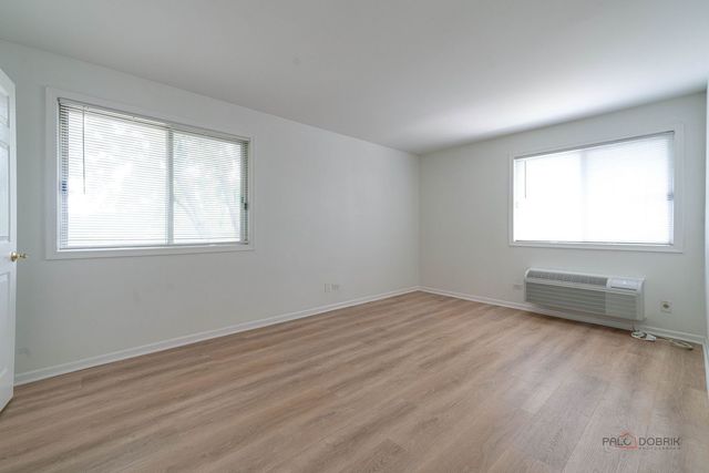 880 N Lakeside Drive 3A, Vernon Hills, IL 60061