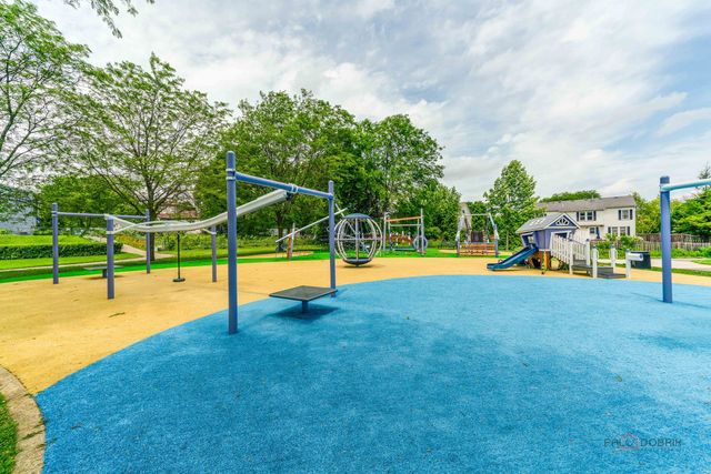 880 N Lakeside Drive 3A, Vernon Hills, IL 60061