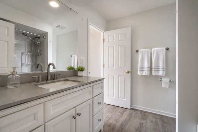 880 N Lakeside Drive 3A, Vernon Hills, IL 60061