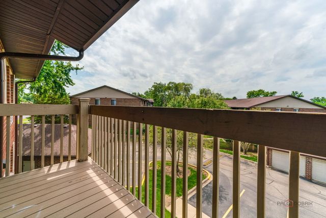 880 N Lakeside Drive 3A, Vernon Hills, IL 60061
