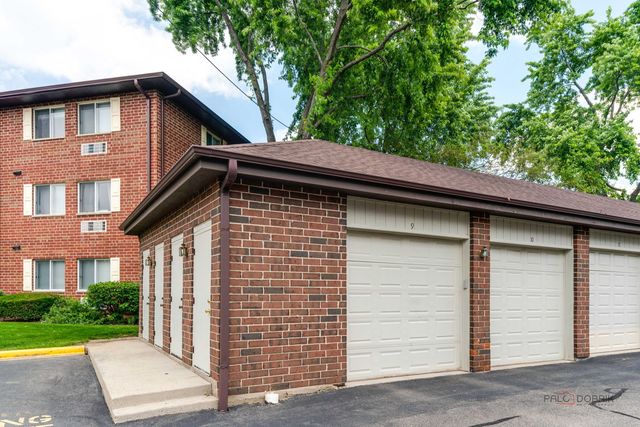 880 N Lakeside Drive 3A, Vernon Hills, IL 60061