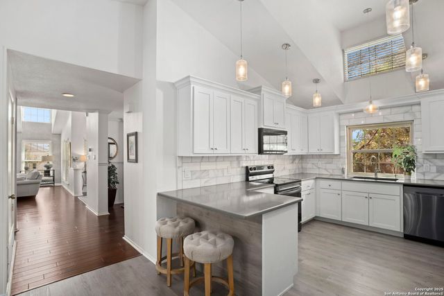 911 Almadin, San Antonio, TX 78258