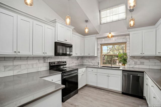 911 Almadin, San Antonio, TX 78258