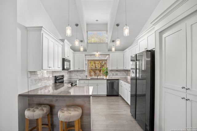 911 Almadin, San Antonio, TX 78258