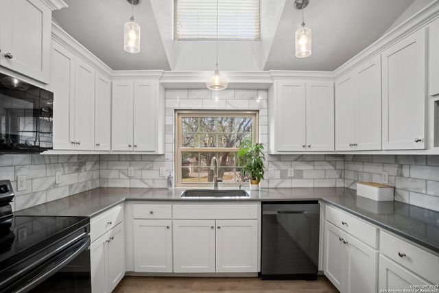 911 Almadin, San Antonio, TX 78258