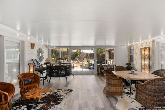 911 Almadin, San Antonio, TX 78258