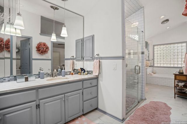 911 Almadin, San Antonio, TX 78258