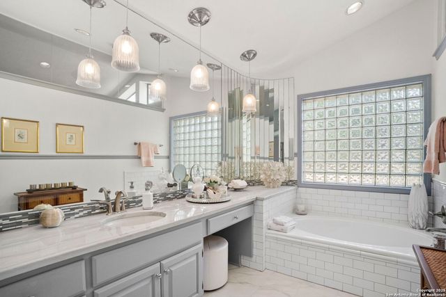 911 Almadin, San Antonio, TX 78258