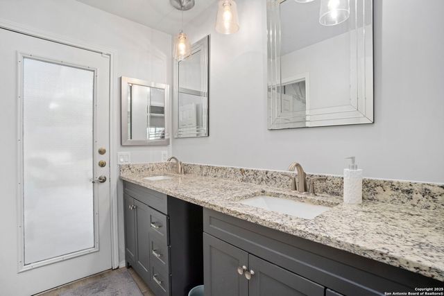 911 Almadin, San Antonio, TX 78258